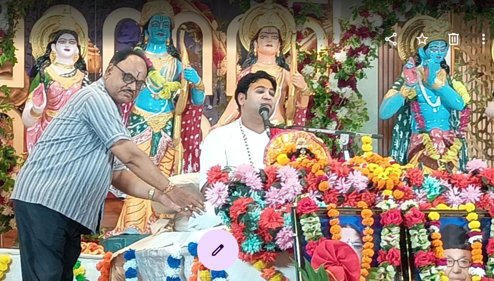 कायमगंज - चंद्र प्रकाश अग्रवाल उर्फ पिको बाबू एवं शकुंतला देवी की स्मृति में श्रीमद भागवत कथा का आयोजन हुआ