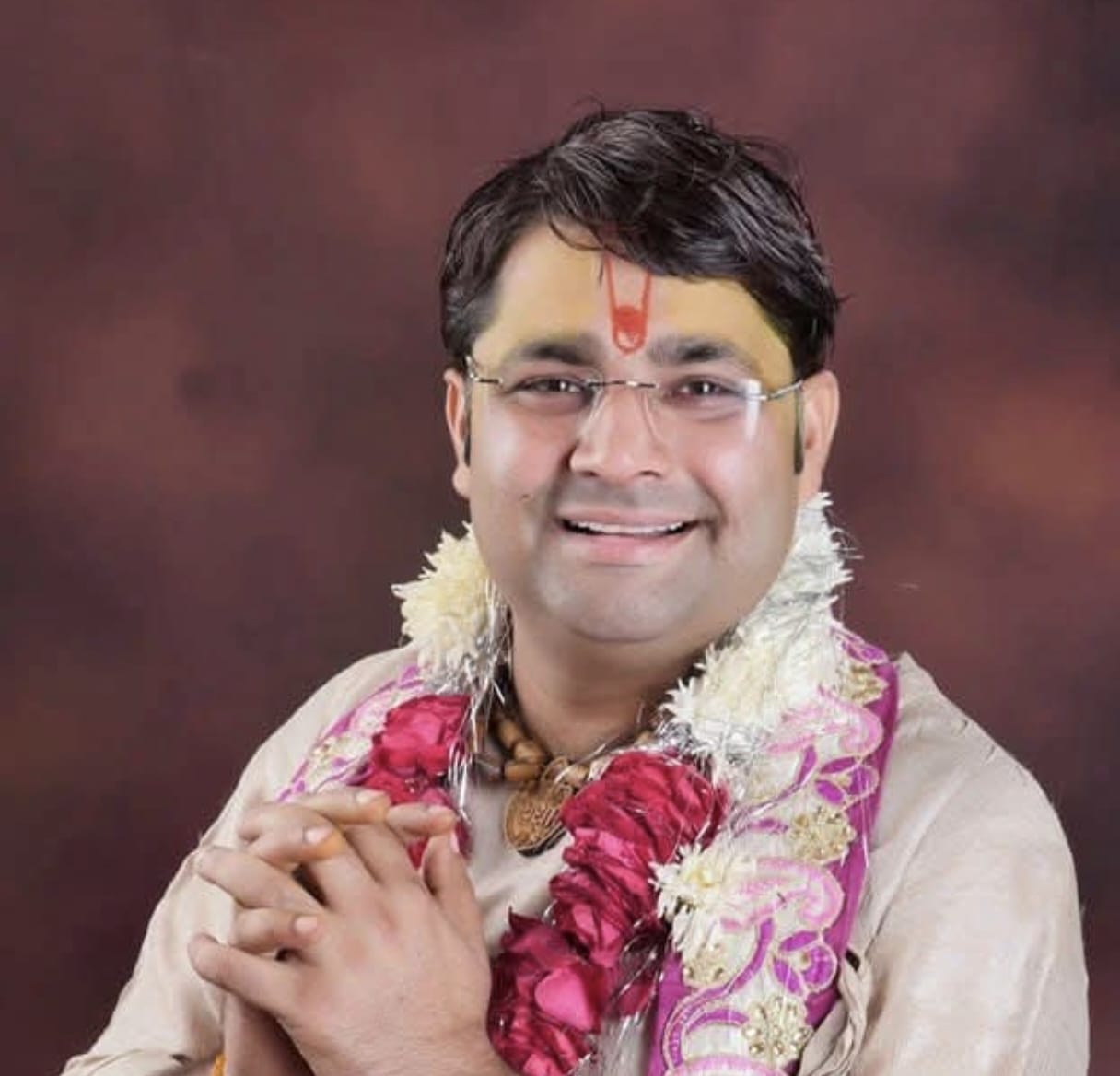 वृंदावन शर्मसार! पवित्र भूमि पर ढोंगी कथावाचक आचार्य विष्णु पाण्डेय की शर्मनाक हरकत बेनकाब, कथावाचक की इस गंदी हरकत को सुन खौल उठेगा आपका खून