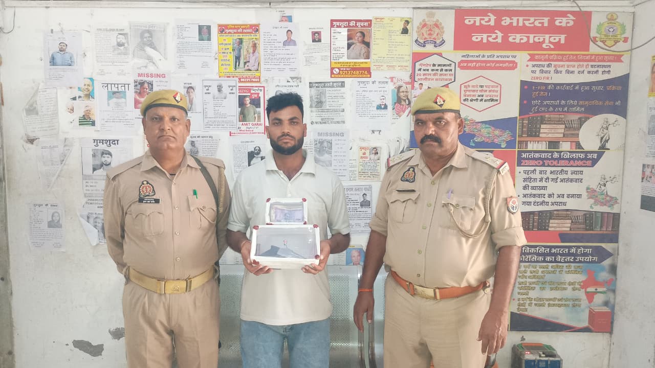 मथुरा: वृन्दावन पुलिस को बड़ी सफलता, चेन स्नैचिंग मामले में वांछित शातिर बदमाश तमंचे और नकदी के साथ गिरफ्तार