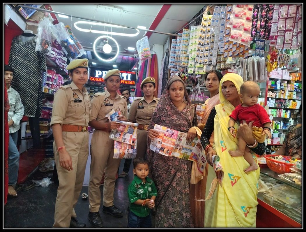 थाना फरह की मिशन शक्ति पुलिस टीम द्वारा महिलाओं/बालिकाओं को जागरुक किया गया